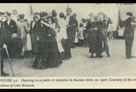Il est sans doute faux de penser qu&rsquo;on apprend le tango dans les cours